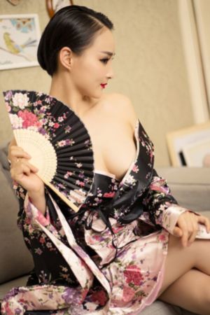 挺进美艳老师雪白翘臀小说_720全集免费观看